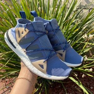 Adidas Women’s ARKYN SHOES size 6.5
